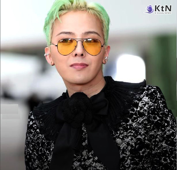 지드래곤, 민트 헤어 변신…샤넬과 완벽한 조화! 그랑 팔레서 빛난 GD의 클래스 사진=2025 01.28 아이즈 매거진 인스타그램 갈무리  K trendy NEWS DB ⓒ케이 트렌디뉴스 무단전재 및 수집, 재배포금지