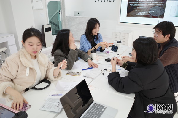 ‘감성 중심’의 뷰티 전략, 산업의 축을 바꾸다. 사진=YOUSELY, K trendy NEWS DB ⓒ케이 트렌디뉴스 무단전재 및 수집, 재배포금지