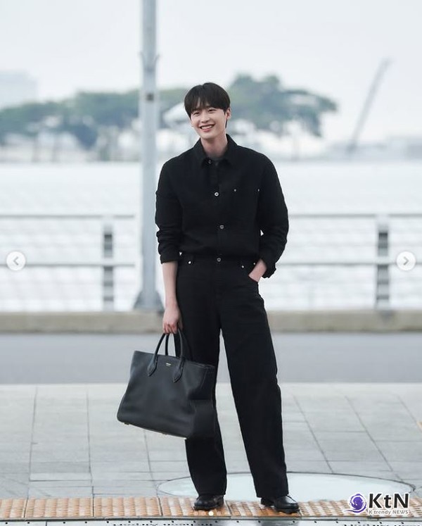 “아이유♥ 이종석, 선행 커플의 진심”…산불 피해 주민 위해 1억 기부, 누적 3억 원 사진=2025 03.27 이종석 인스타그램  K trendy NEWS DB ⓒ케이 트렌디뉴스 무단전재 및 수집, 재배포금지