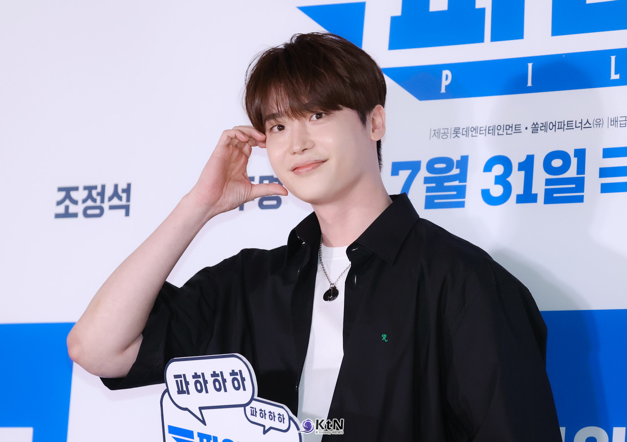 배우 이종석이 영화 파일럿 VIP 시사회 전 포토월에서 등장해 응원을 전하고 있다. / 사진=K trendy NEWS DB ⓒ케이 트렌디뉴스 무단전재 및 수집, 재배포금지