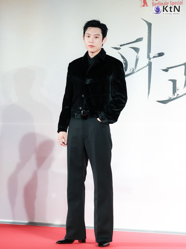 '총 대신 칼을 든 존윅' 이혜영, 60대 킬러 변신...김성철과 ‘파과’로 전 세계 매료 시킨다 사진=2025 03.27 민규동 감독  K trendy NEWS DB ⓒ케이 트렌디뉴스 무단전재 및 수집, 재배포금지