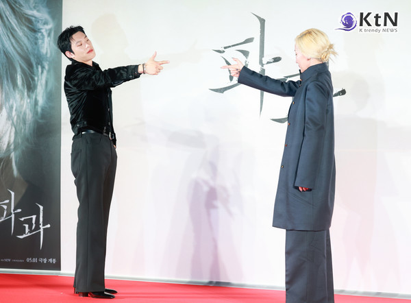 김성철·이혜영, ‘파과’ 제작보고회서 포착…전설과 추격자의 반전 투샷   사진=2025 03.27  K trendy NEWS DB ⓒ케이 트렌디뉴스 무단전재 및 수집, 재배포금지