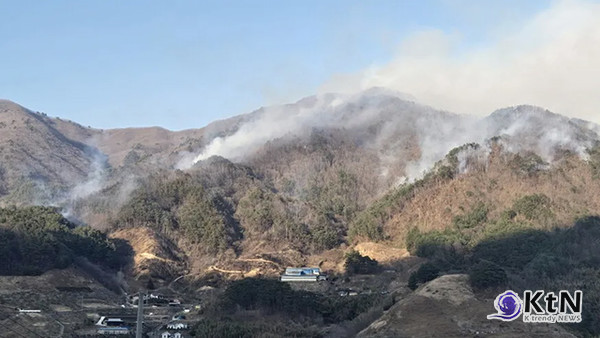  [속보] 경북 산불, 149시간 만에 주불 진화…사망 28명·피해 4만8000ha  사진=2025 03.28 희망브리지 홈페이지 갈무리( 마을로 퍼지고 있는 산불 (사진=경남도)  )   K trendy NEWS DB ⓒ케이 트렌디뉴스 무단전재 및 수집, 재배포금지