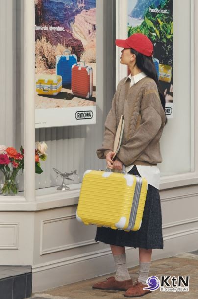 디지털 효율의 시대, 왜 사람들은 다시 ‘불편한 가방’을 원할까.  사진=Rimowa, K trendy NEWS DB ⓒ케이 트렌디뉴스 무단전재 및 수집, 재배포금지