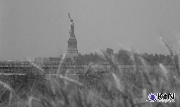 올해 아트 바젤에서 재해석된 'Wheatfield - A Confrontation'는 과거의 아이콘을 현대의 맥락에서 새롭게 조명한다./사진=유투브 갈무리, K trendy NEWS DB ⓒ케이 트렌디뉴스 무단전재 및 수집, 재배포금지