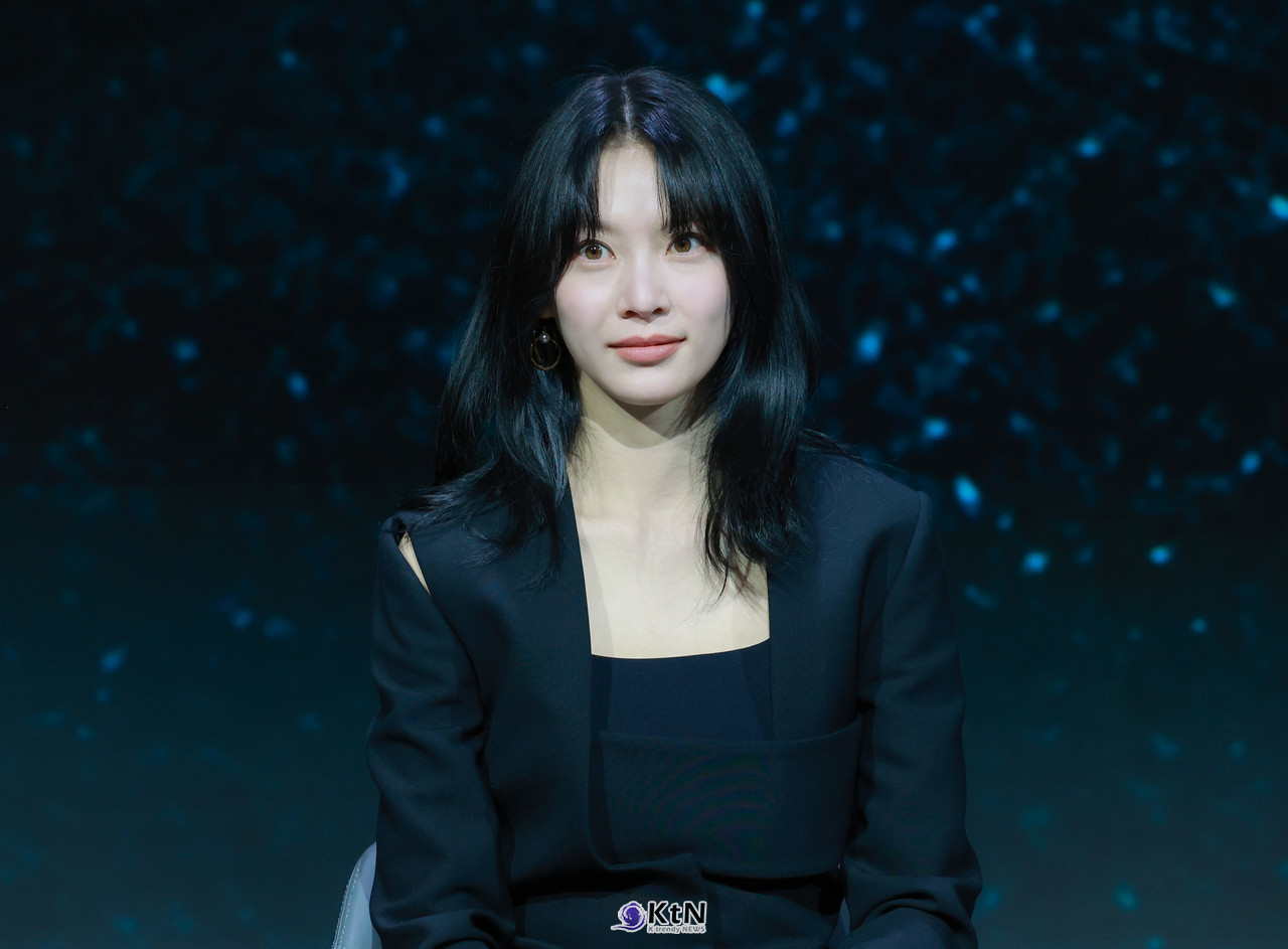 [KtN 포토] 공승연, '악연'의 치명적 미소와 카리스마 눈빛 /   배우 공승연이 넷플릭스 시리즈 악연의 제작발표회에 참석했다. / 사진=2025 03.31  K trendy NEWS DB ⓒ케이 트렌디뉴스 무단전재 및 수집, 재배포금지 