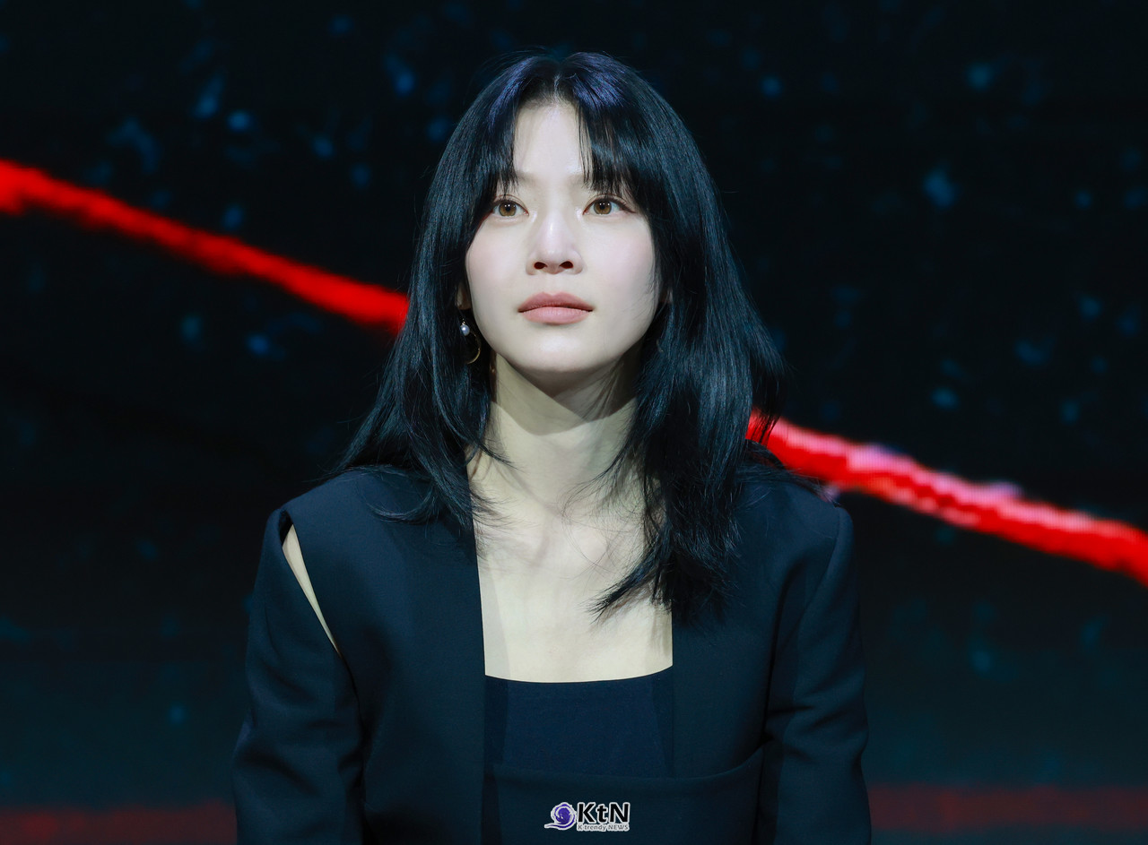 [KtN 포토] 공승연, '악연'의 치명적 미소와 카리스마 눈빛 /   배우 공승연이 넷플릭스 시리즈 악연의 제작발표회에 참석했다. / 사진=2025 03.31  K trendy NEWS DB ⓒ케이 트렌디뉴스 무단전재 및 수집, 재배포금지 