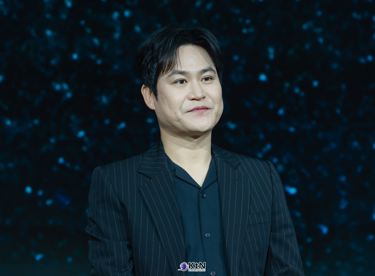 '장르물 그 자체 믿보배' 김성균, '악연' 스릴러에 찰떡 존재감 / 사진=2025 03.31 (배우 김성균이 넷플릭스 시리즈 악연의 제작발표회에 참석했다)   K trendy NEWS DB ⓒ케이 트렌디뉴스 무단전재 및 수집, 재배포금지