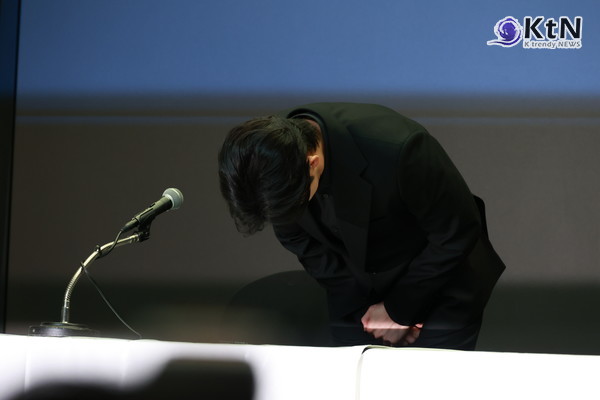 김수현, 오열의 기자회견 “모든 의혹 거짓…유족 고소 및 120억 손배 청구” [종합] 사진=2025 03.31   고개숙인 김수현 K trendy NEWS DB ⓒ케이 트렌디뉴스 무단전재 및 수집, 재배포금지