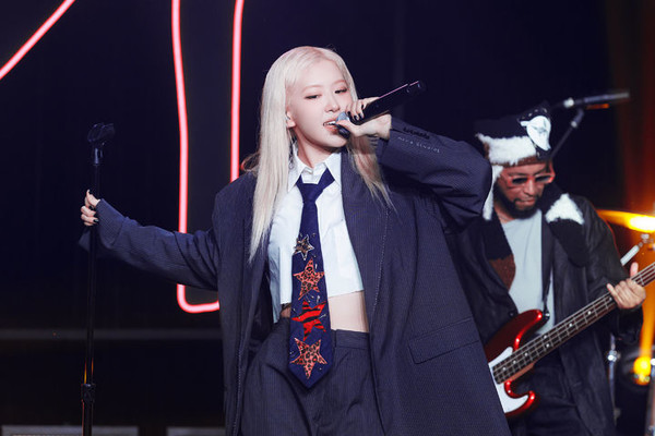 온라인 음원 트렌드] 'K팝 지배력 입증' 1위는 에스파, '슈퍼노바' 스트리밍 1위…세븐틴 앨범 1위 사진=2025 01.11  로제.  CJ ENM 제공  K trendy NEWS DB ⓒ케이 트렌디뉴스 무단전재 및 수집, 재배포금지