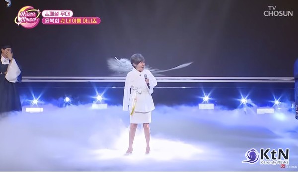 한쪽 눈 실명, 나머지도 위험…79세 윤복희, 황반변성 투병 고백 사진=2025 04.02 (2023년 미니스커트 입은 윤복희 tv조선 영상 갈무리   K trendy NEWS DB ⓒ케이 트렌디뉴스 무단전재 및 수집, 재배포금지