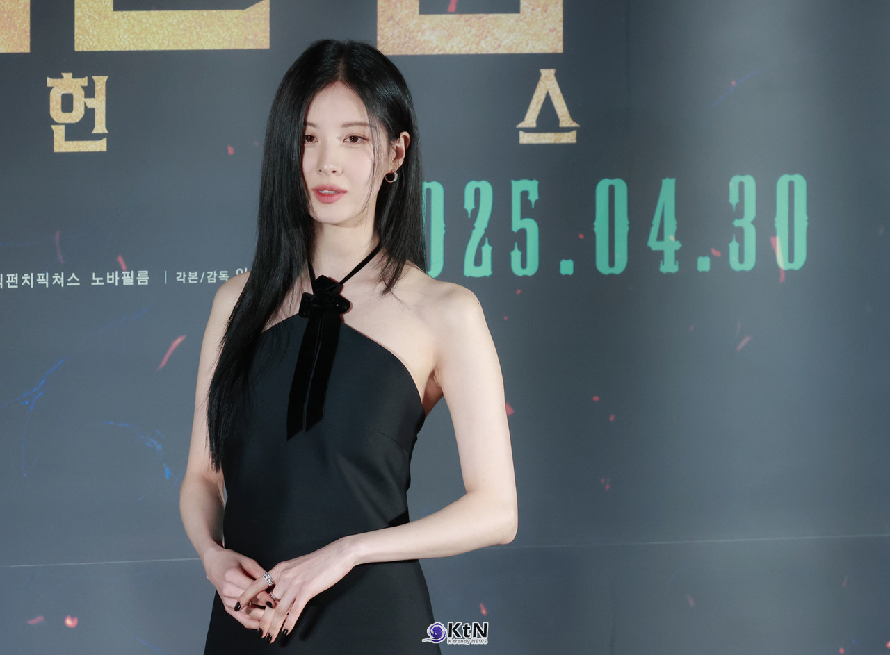 배우 서현이 영화 '거룩한 밤: 데몬 헌터스' 제작보고회 현장에 참석해 포토타임에 포즈를 취하고 있다. / 사진=2025 04.02  소녀시대 서현 K trendy NEWS DB ⓒ케이 트렌디뉴스 무단전재 및 수집, 재배포금지