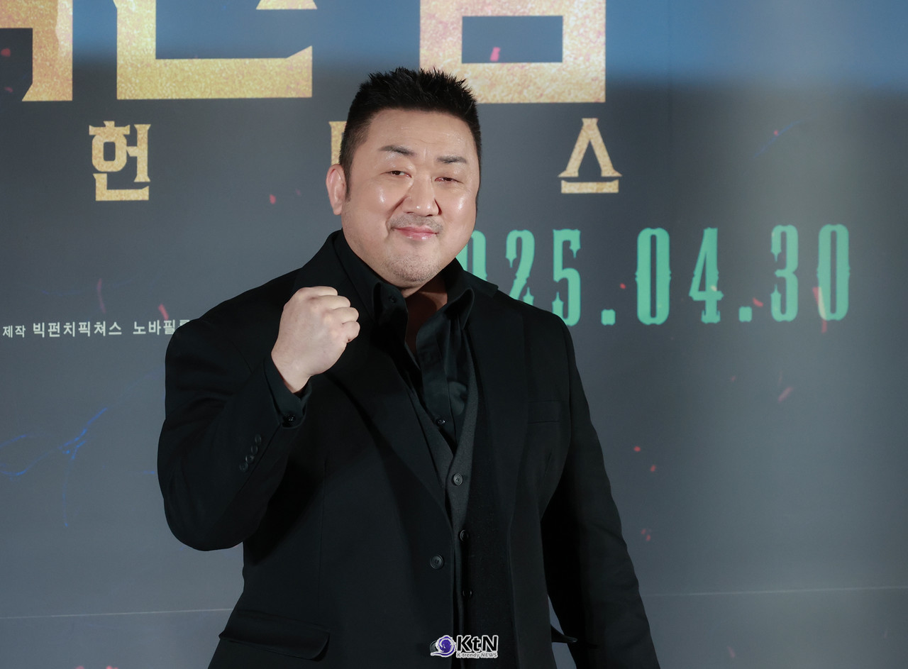 범죄도시’ 넘는 세계관? 마동석, 오컬트 장르까지 섭렵 ('거룩한 밤 제작보고회)  사진=2025 04.02 마동석이 영화 '거룩한 밤: 데몬 헌터스' 제작보고회 현장에 참석해 포토타임에 포즈를 취하고 있다.   K trendy NEWS DB ⓒ케이 트렌디뉴스 무단전재 및 수집, 재배포금지