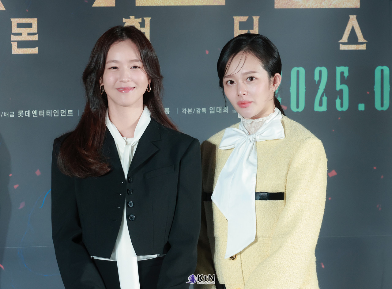 영화 '거룩한 밤: 데몬 헌터스' 제작보고회 현장에 배우 경수진, 정지소가 참석해 포토타임에 포즈를 취하고 있다. / 사진=K trendy NEWS DB ⓒ케이 트렌디뉴스 무단전재 및 수집, 재배포금지