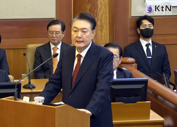 윤석열 대통령 탄핵 심판 D-1, ‘파면 예상’ 55%… 국민 절반 “받아들일 것” 사진=2025 04.03  K trendy NEWS DB ⓒ케이 트렌디뉴스 무단전재 및 수집, 재배포금지