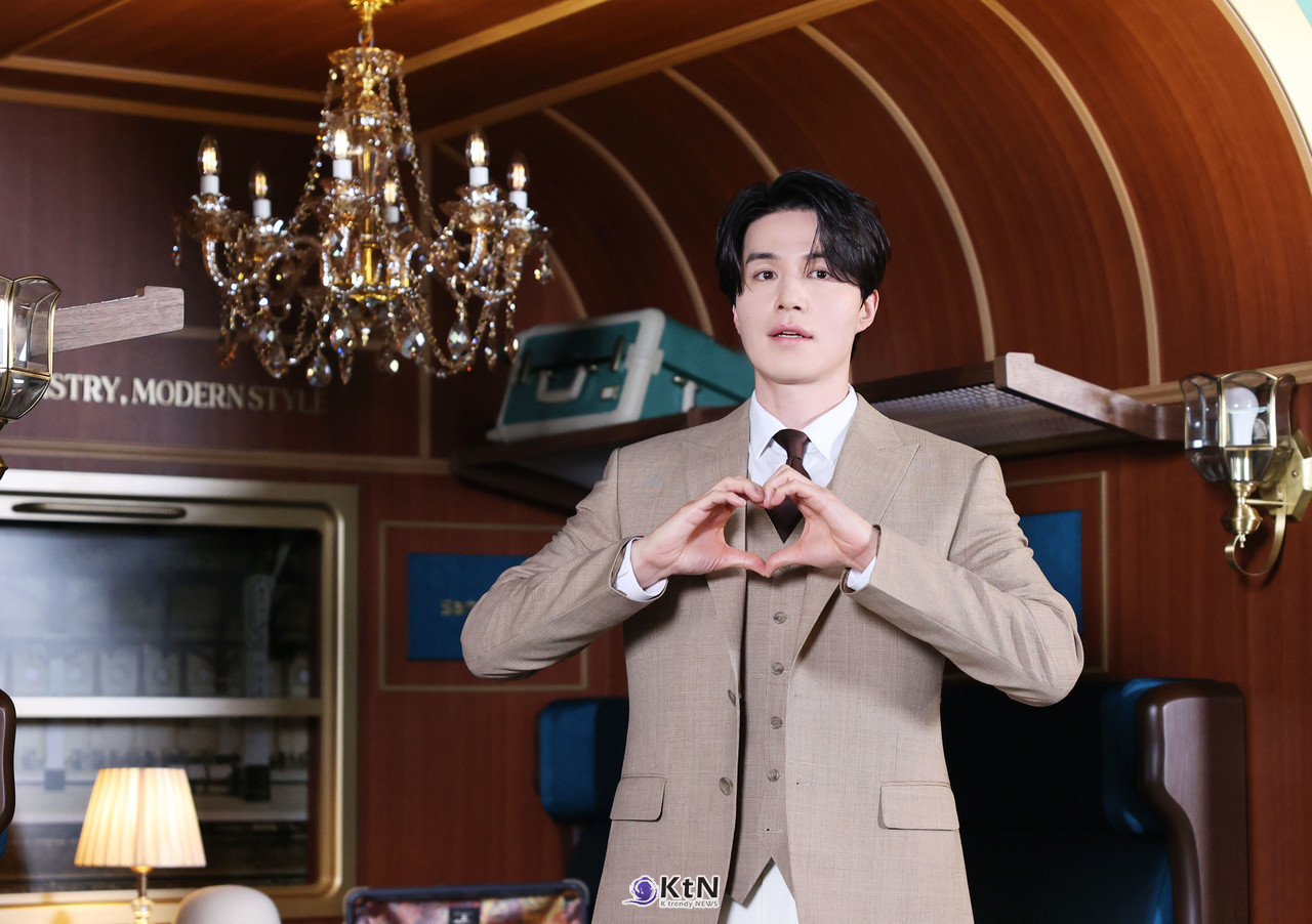 윤석열 파면에 연예계 ‘봄바람’…“이제야 봄이네”부터 “절망적 현실" 반응 /사진=2025 04.04   이동욱 배우 이동욱이 쌤소나이트 창립 115주년 기념 '뉴 스트림라이트' 팝업 이벤트에 참석했다.  K trendy NEWS DB ⓒ케이 트렌디뉴스 무단전재 및 수집, 재배포금지 