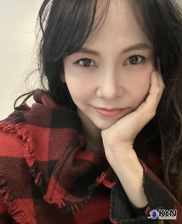 윤석열 파면에 연예계 ‘봄바람’…“이제야 봄이네”부터 “절망적 현실" 반응 /사진=2025 04.04  뮤지컬 배우 김지우 인스타그램 갈무리   K trendy NEWS DB ⓒ케이 트렌디뉴스 무단전재 및 수집, 재배포금지 