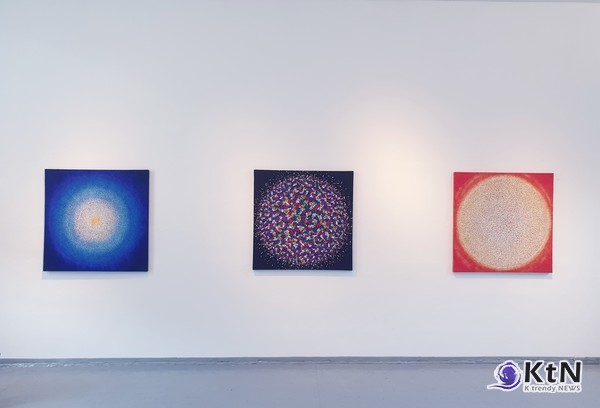 윤시현 초대전 《하늘과 바람과 별과 점으로…. 사진= K trendy NEWS DB ⓒ케이 트렌디뉴스 무단전재 및 수집, 재배포금지