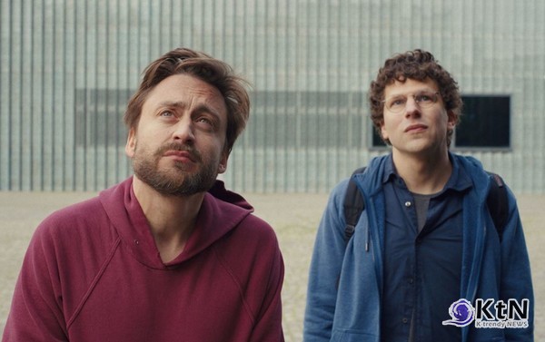 〈리얼 페인〉  감정의 리듬을 재구성하는 정서 설계의 정점.  사진=스틸 컷, K trendy NEWS DB ⓒ케이 트렌디뉴스 무단전재 및 수집, 재배포금지