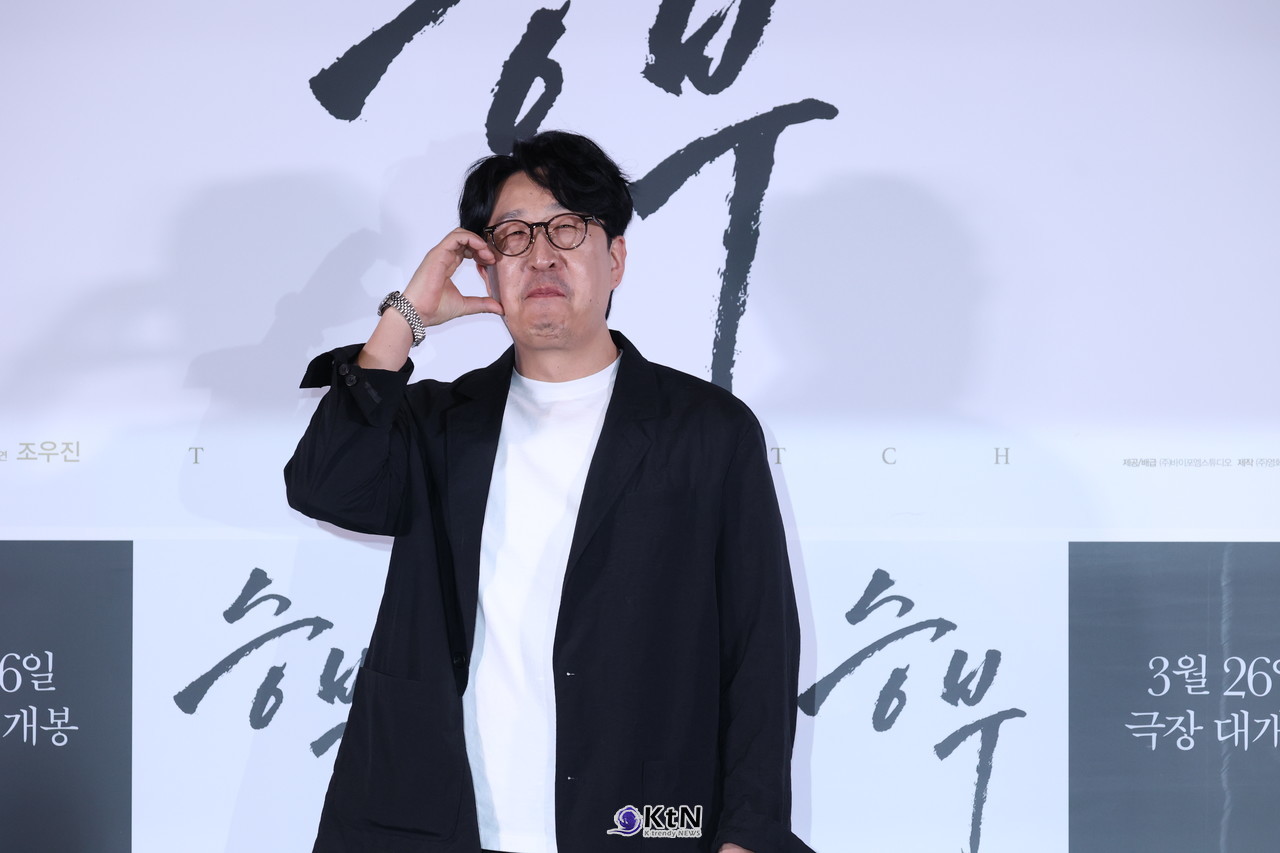 ‘로비’도 ‘승부’도…올봄 극장가엔 ‘현봉식’이 있다 /사진=2025 04.08  현봉식, 영화 '승부' 시사회에서 관객들에게 진심 어린 인사 전해  K trendy NEWS DB ⓒ케이 트렌디뉴스 무단전재 및 수집, 재배포금지