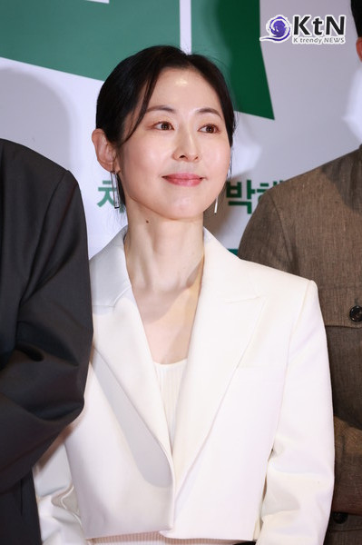 “잠깐만 멈춰서 웃어보세요”…‘로비’ 강말금, 라디오서 전한 따뜻한 한마디  사진=2025 04.08  K trendy NEWS DB ⓒ케이 트렌디뉴스 무단전재 및 수집, 재배포금지 