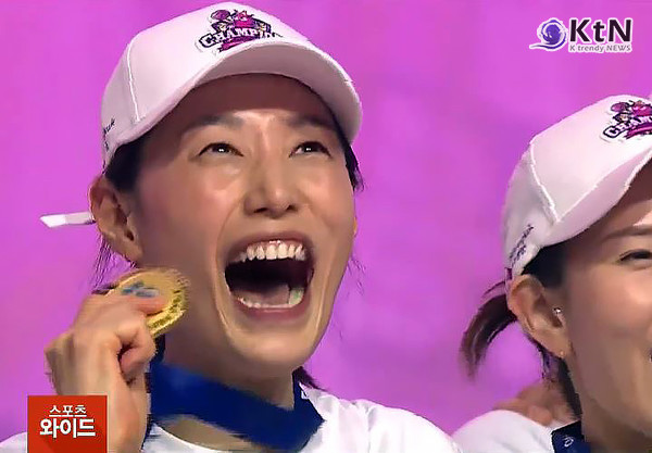 라스트 댄스의 완성…김연경, 눈물의 트로피와 작별 인사 사진=2025 04.08  연합뉴스/ KBS 유튜브 영상 갈무리  K trendy NEWS DB ⓒ케이 트렌디뉴스 무단전재 및 수집, 재배포금지