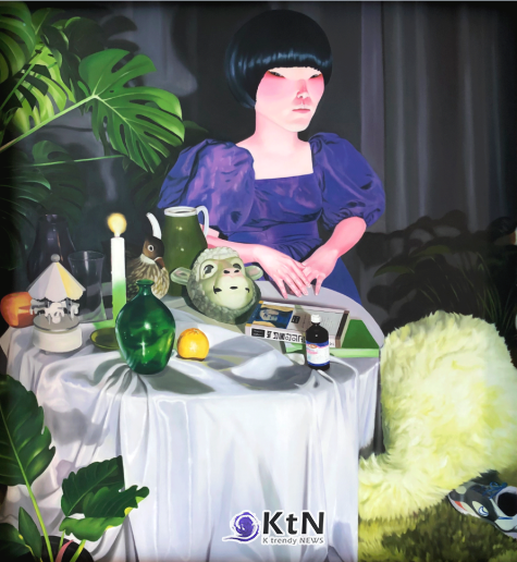 이소연, 보라색 드레스, 180x170cm, 캔버스에 유화, 2020은 자화상을 매개로 한 시대의 감정과 기억을 회화로 옮긴다. ‘개인적이되 보편적인’ 그 언어는 동시대 여성 작가의 내면을 진중하게 대변한다.