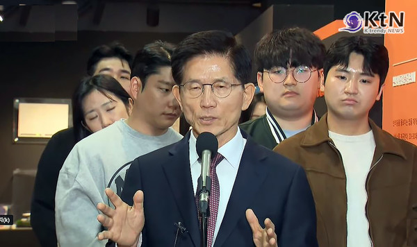 김문수, 대선 출마 후 첫 행보…"노동운동 시작점 전태일 정신, 일자리 해법 찾겠다"  사진=2025 04.10  kbs 유튜브 영상 갈무리 K trendy NEWS DB ⓒ케이 트렌디뉴스 무단전재 및 수집, 재배포금지  