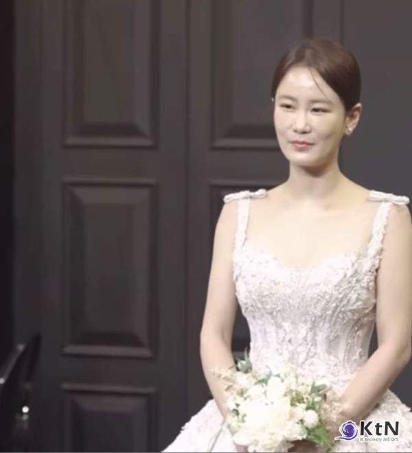 '7월 결혼' 김지민, 눈물의 웨딩드레스 피팅...김준호 "83kg→77kg 결혼식 위해 몸무게 유지" 사진=2025 04.11   김지민, 유튜브 인스타그램 갈무리 K trendy NEWS DB ⓒ케이 트렌디뉴스 무단전재 및 수집, 재배포금지