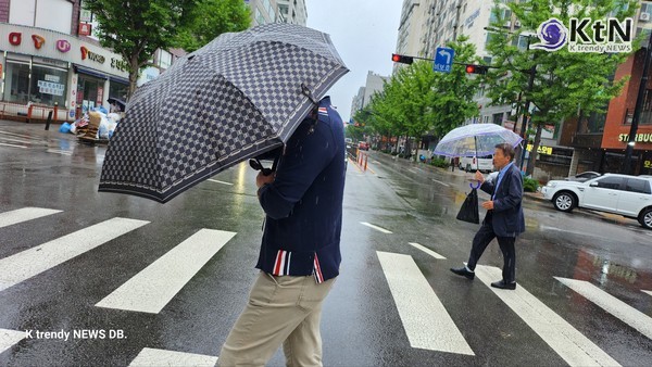 [날씨] 주말 전국 강풍·비바람 덮친다…183곳 강풍특보 예고, 황사·미세먼지 '나쁨' 경고  사진=2025 04.11  K trendy NEWS DB ⓒ케이 트렌디뉴스 무단전재 및 수집, 재배포금지