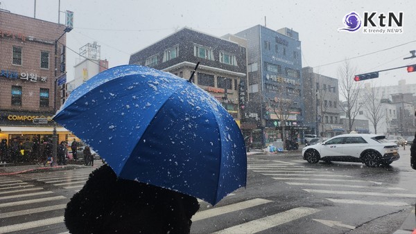 "벚꽃 위에 싸락눈·우박, 4월 중순 날씨 대혼돈…원인 무엇?" 사진=2025 04.14  K trendy NEWS DB ⓒ케이 트렌디뉴스 무단전재 및 수집, 재배포금지 