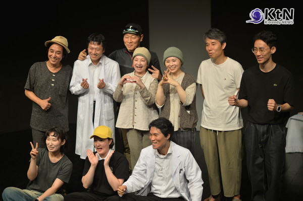 THEATRE ATMAN과 MIR 레퍼토리 극단이 선보이는 흑백 코미디와 인공지능의 교차점/사진=K trendy NEWS DB ⓒ케이 트렌디뉴스 무단전재 및 수집, 재배포금지