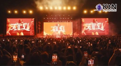 제니, 카리스마·관능 넘나든 美 코첼라 솔로 무대 장악..."사막에 돌아올 수 있어 꿈만 같아"  사진=2025 04.14      ‘Sahara - Live from Coachella 2025’ 유튜브 갈무리  K trendy NEWS DB ⓒ케이 트렌디뉴스 무단전재 및 수집, 재배포금지