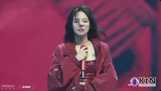 제니, 카리스마·관능 넘나든 美 코첼라 솔로 무대 장악..."사막에 돌아올 수 있어 꿈만 같아"  사진=2025 04.14      ‘Sahara - Live from Coachella 2025’ 유튜브 갈무리  K trendy NEWS DB ⓒ케이 트렌디뉴스 무단전재 및 수집, 재배포금지