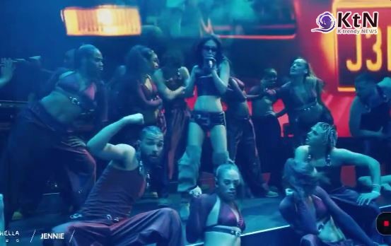 제니, 카리스마·관능 넘나든 美 코첼라 솔로 무대 장악..."사막에 돌아올 수 있어 꿈만 같아"  사진=2025 04.14      ‘Sahara - Live from Coachella 2025’ 유튜브 갈무리  K trendy NEWS DB ⓒ케이 트렌디뉴스 무단전재 및 수집, 재배포금지