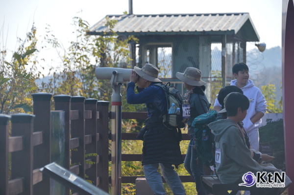 ‘2024 DMZ 평화통일기원 걷기대회’는 단순한 행사를 넘어 전통과 현대를 아우르는 K-컬처를 통해 평화와 통일에 대한 염원을 담아낸 문화적 축제였다./사진=K trendy NEWS ⓒ케이 트렌디뉴스 무단전재 및 수집, 재배포금지 