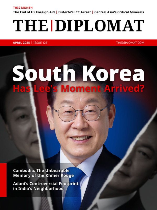 이재명, 타임 100인 선정… ‘계엄 넘고 탄핵 이끈 리더’ 세계가 주목  사진=2025 04.17  더 디플로맷 4월호. 더 디플로맷 홈페이지 이재명 전 대표는 미국 외교안보 전문지 더 디플로맷(The Diplomat) 4월호 표지에도 단독 인물로 등장하며, ‘포스트-계엄 체제 한국 정치’의 대표 주자로 소개됐다. 더 디플로맷은 이재명을 “20대 대선에서 아깝게 패배했으나, 위기를 딛고 다시 유력 대권 주자로 복귀한 인물”이라고 평가했다.  K trendy NEWS DB ⓒ케이 트렌디뉴스 무단전재 및 수집, 재배포금지