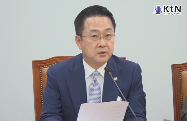 권성동, 뉴스타파 기자 폭행 논란…박성준 “흥분·되치기·거친 행동… 권성동은 사과하고 사퇴하라”사진=2025 04.17  K trendy NEWS DB ⓒ케이 트렌디뉴스 무단전재 및 수집, 재배포금지