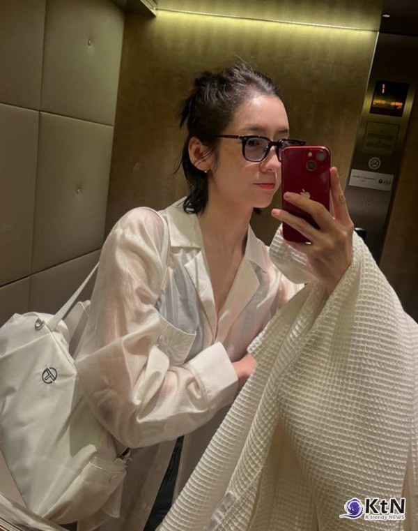 전라 노출도 소화한 박지현, 민낯+비키니로 시선 강탈  사진=2025 04.17   박지현 인스타그램 갈무리 K trendy NEWS DB ⓒ케이 트렌디뉴스 무단전재 및 수집, 재배포금지