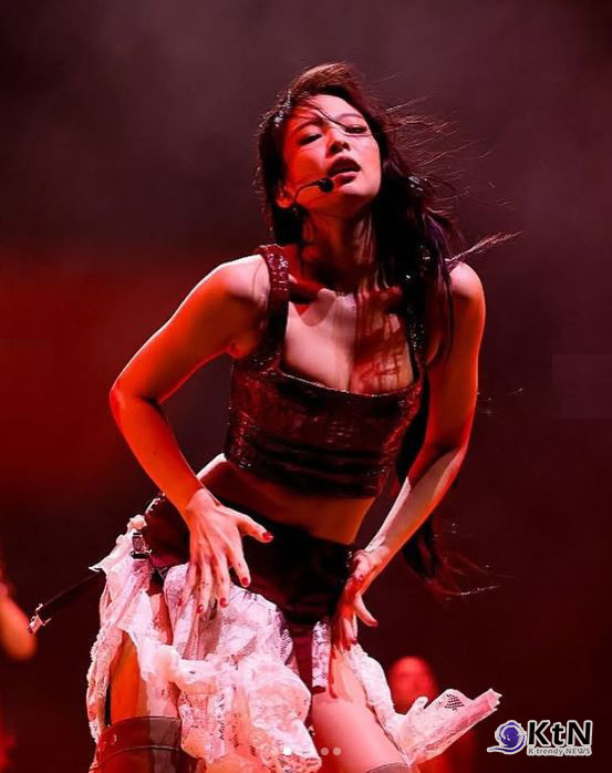 美 코첼라 무대 씹어 먹은 리사·제니 ...로제 응원으로 블랙핑크 향한 기대감 고조 사진=2025 04.17  코첼라 인스타그램  갈무리 K trendy NEWS DB ⓒ케이 트렌디뉴스 무단전재 및 수집, 재배포금지