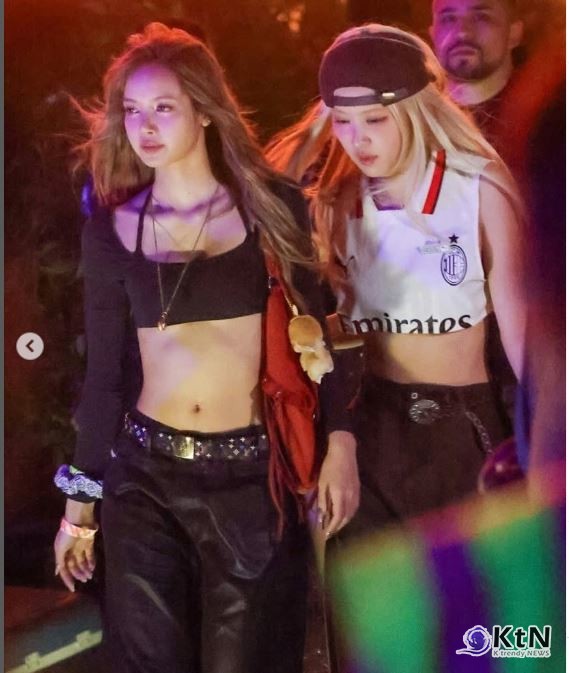 美 코첼라 무대 씹어 먹은 리사·제니 ...로제 응원으로 블랙핑크 향한 기대감 고조  사진=2025 04.17  chaelisa.area 인스타그램  갈무리 K trendy NEWS DB ⓒ케이 트렌디뉴스 무단전재 및 수집, 재배포금지