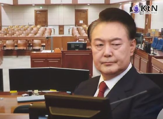 내란 혐의 재판 중 지하 출입 특혜…서울고법, 윤 전 대통령 재차 승인 사진=2025 04.18  MBC 뉴스 영상 갈무리   K trendy NEWS DB ⓒ케이 트렌디뉴스 무단전재 및 수집, 재배포금지