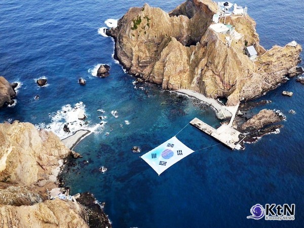 국방부, 독도 '영토 분쟁 지역' 기술 논란 - 서경덕 교수 비판 제기 "어처구니 없는 일" 사진=2023.12.28 서경덕 교수 SNS  갈무리 / 편집  K trendy NEWS DB ⓒ케이 트렌디뉴스 무단전재 및 수집, 재배포금지