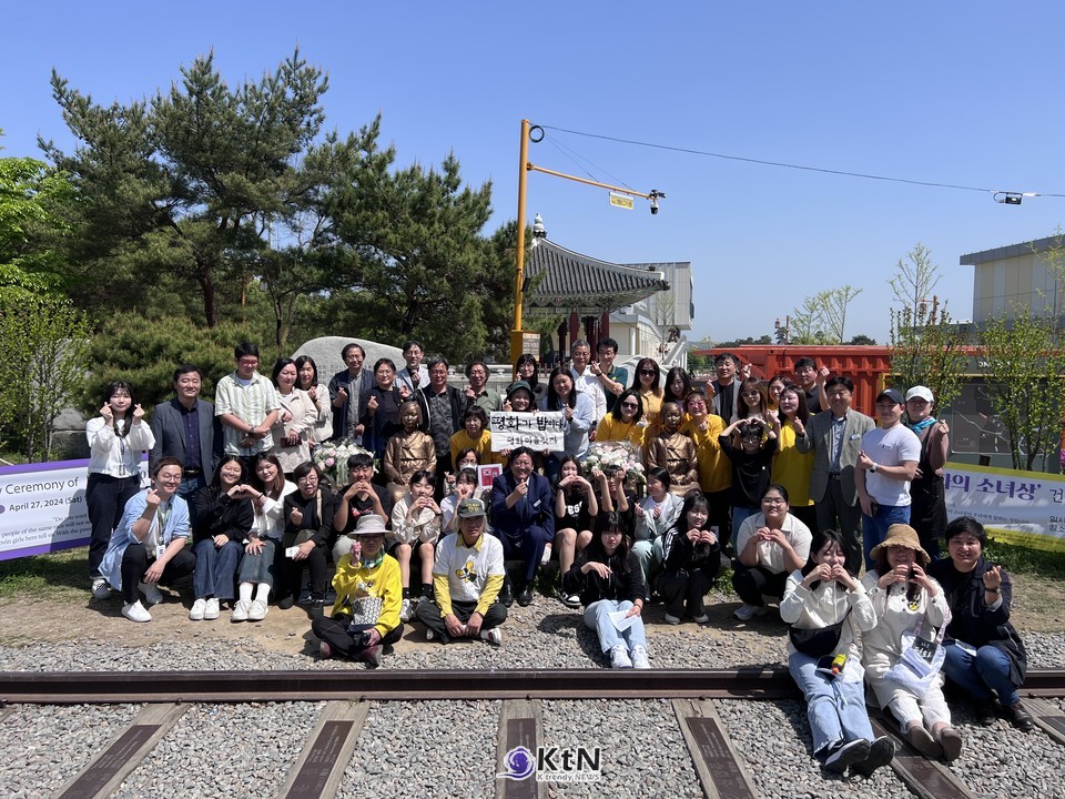 (재)파주시청소년재단 운정청소년문화의집은 ‘통일로 가는 평화의 소녀상’ 6주년 기념식에 참여하며, 동시에 파주시청소년상담복지센터는 가상현실(VR) 기반의 심리상담 시범운영에 착수했다. /사진=(재)파주시청소년재단, K trendy NEWS ⓒ케이 트렌디뉴스 무단전재 및 수집, 재배포금지