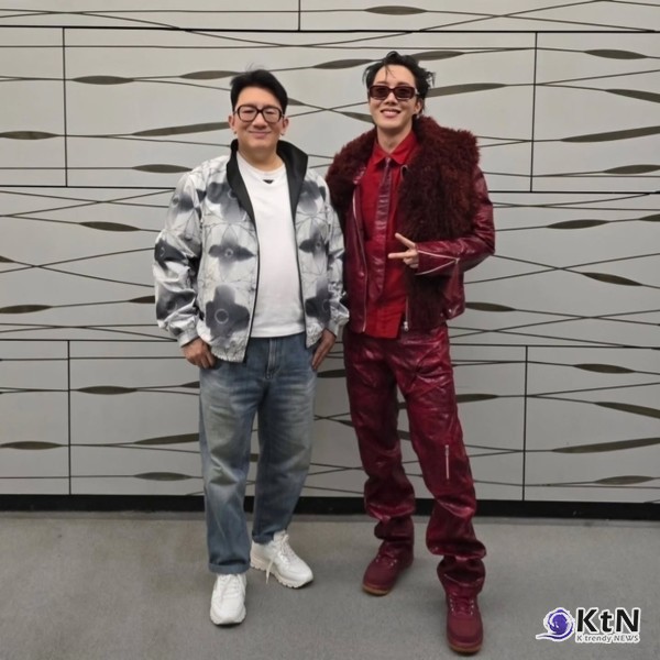 “살 빠진 방시혁, 힙한 제이홉”…멕시코 백스테이지 투샷이 화제인 이유 사진=2025 03.24 빅히트 뮤직  K trendy NEWS DB ⓒ케이 트렌디뉴스 무단전재 및 수집, 재배포금지