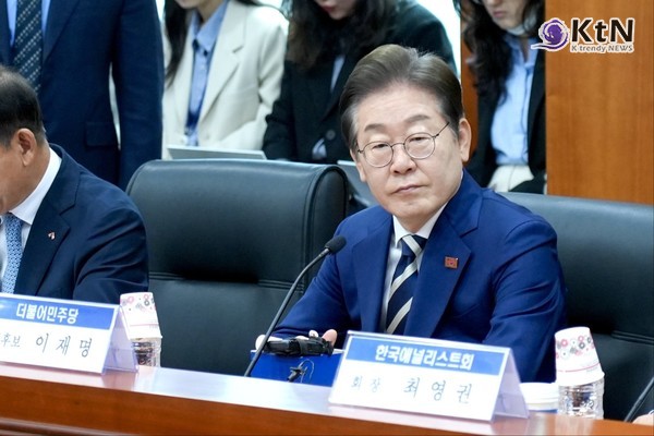 이재명, 국장 저평가 해소해 코스피 5천 시대를 열고, 상법도 재추진  사진=2025 04.21  강유정 SNS 갈무리 (이재명 후보는 21일 금융계 인사들과 만나 국내 주식시장이 저평가된 이유는 제도적 결함과 불공정 때문이라며 자본시장 정상화를 정책 비전으로 제시했다.)    K trendy NEWS DB ⓒ케이 트렌디뉴스 무단전재 및 수집, 재배포금지