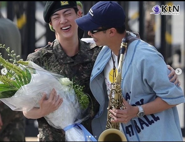 방탄소년단 RM, 전역까지 50일…“말년 휴가 계획 세웠나요?”  사진=2025 04.21   빅히트, RM 인스타그램 갈무리 K trendy NEWS DB ⓒ케이 트렌디뉴스 무단전재 및 수집, 재배포금지