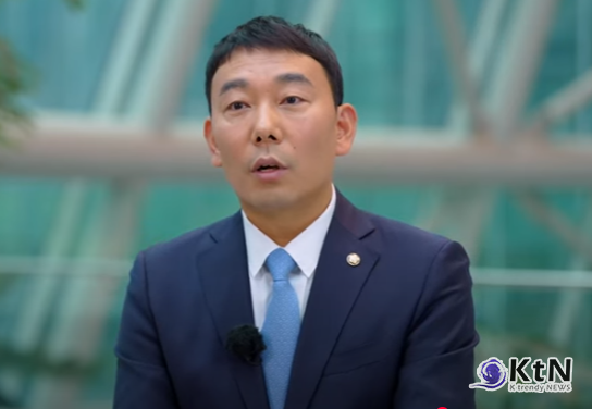 김용민 민주당 원내정책수석부대표,  의료계가 오랫동안 주장해온 수가 인상, 법적 보호 조항이 포함된 안까지 전면 부정한다면, 그 요구의 진정성을 국민이 납득하긴 어렵다. 사진=김용민의원 민트TV 갈무리, K trendy NEWS DB ⓒ케이 트렌디뉴스 무단전재 및 수집, 재배포금지