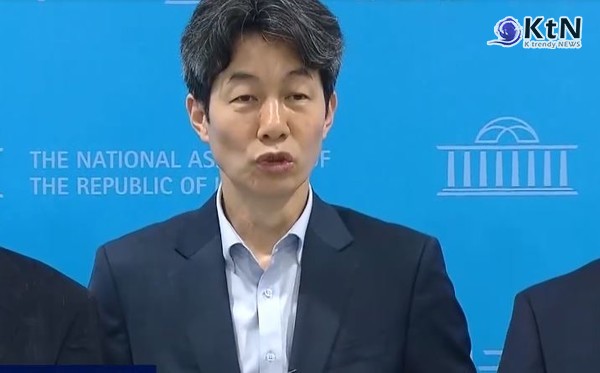 "문재인 전 대통령 기소…검찰의 칼끝, 어디까지 겨눌 것인가"  사진=2025 04.23 MBC 뉴스 영상 갈무리 K trendy NEWS DB ⓒ케이 트렌디뉴스 무단전재 및 수집, 재배포금지