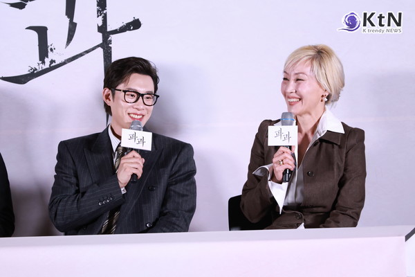 이혜영 “부상 많았다”…김성철 “일주일 내내 해 지도록 싸워”  사진=2025 04.24  24일 서울 용산 CGV 아이파크몰에서 열린 영화 파과 기자간담회 K trendy NEWS DB ⓒ케이 트렌디뉴스 무단전재 및 수집, 재배포금지